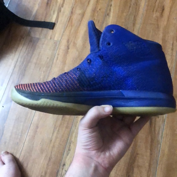 Jordan basketball shoes - Picture 3 of 4